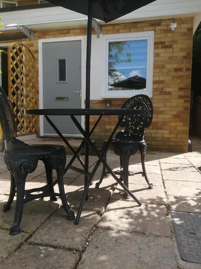 Quest Fulfiller - Near General Hospital, Free Parking & Garden Apartment Southampton United Kingdom