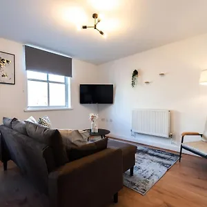 Jasper- 2 Bed Flat With Parking Southampton